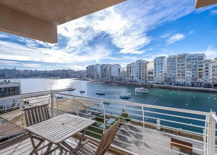 St Julians Seafront דירה *